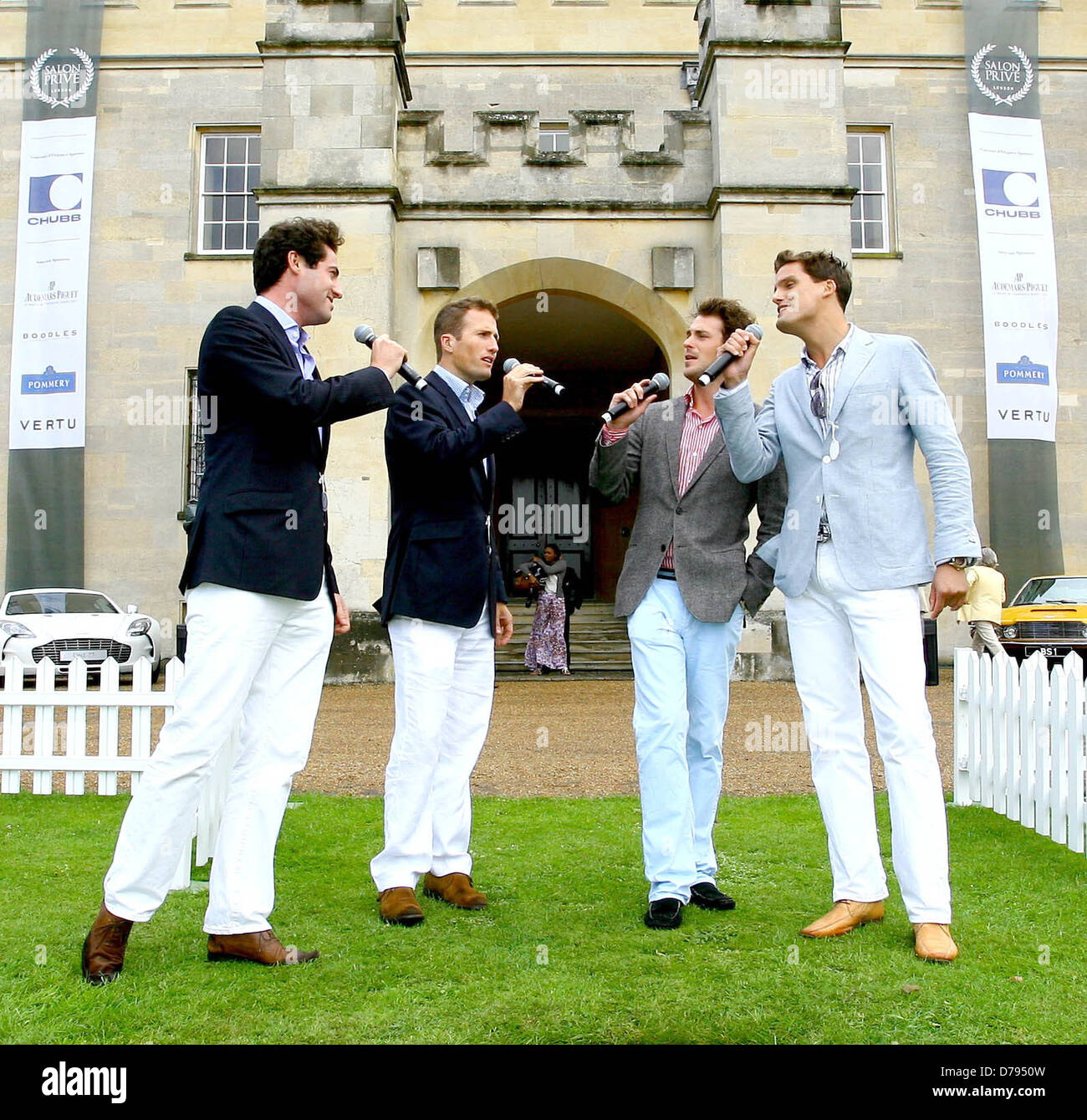 Stephen Bowman, Humphrey Berney, Jules Ritter, Ollie Baines Brit Award Gewinner klassischen Boy Band Blake durchführen live im Salon Stockfoto