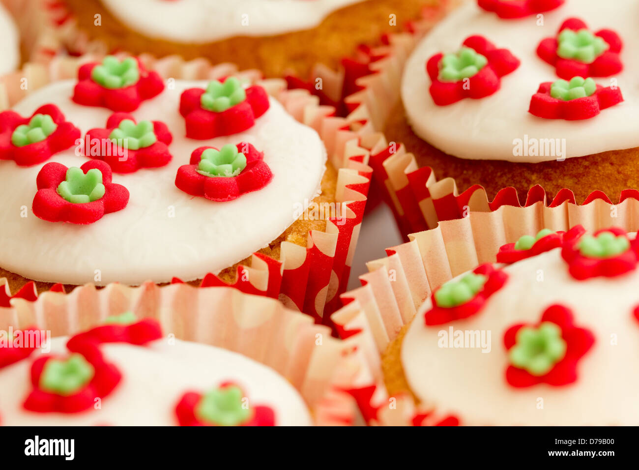 Nahaufnahme einer Reihe von lecker aussehende hausgemachte Muffins Stockfoto