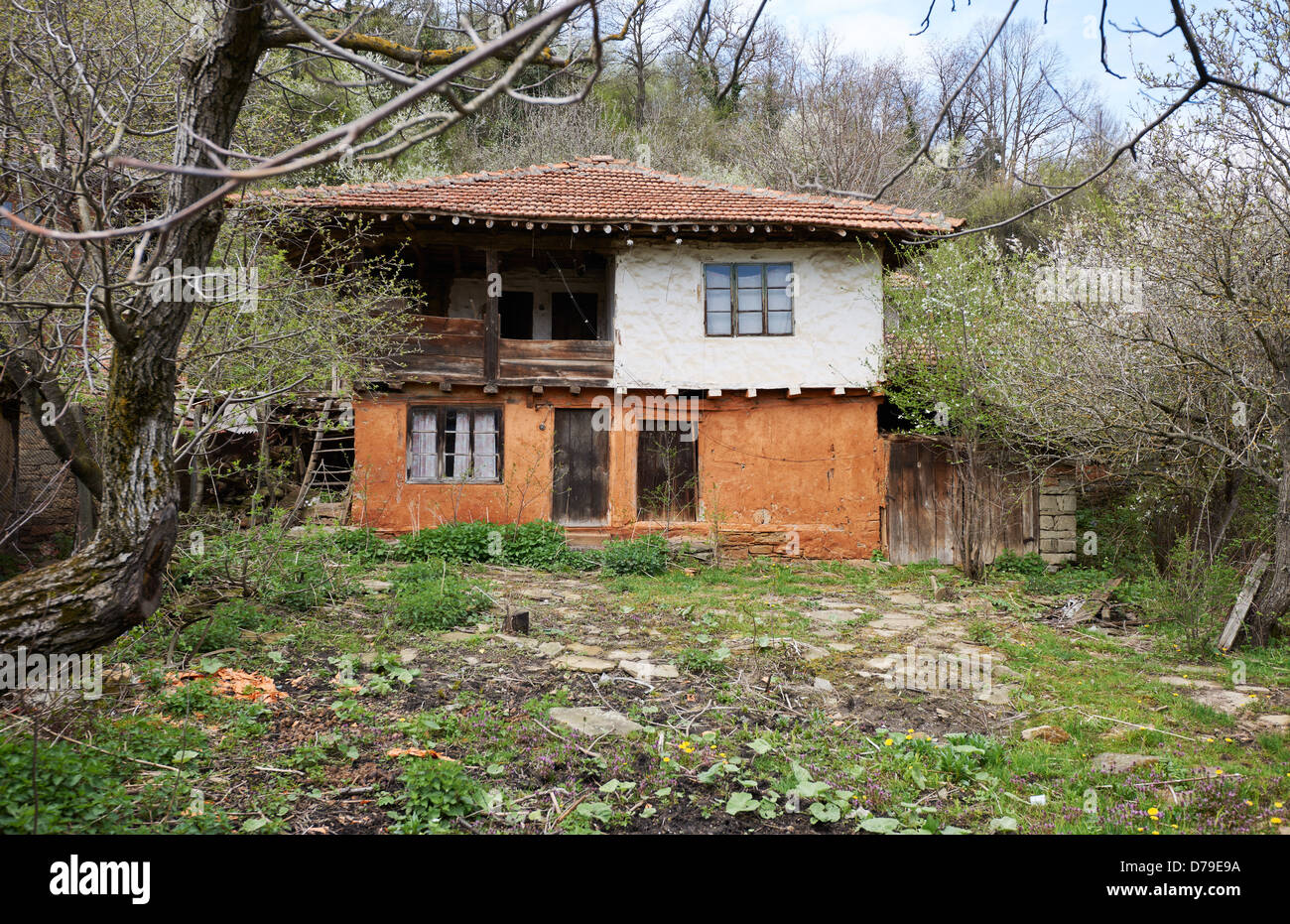 Verlassenen alten traditionellen Holzhaus in Zentralbulgarien, Dorf Neykovo Stockfoto