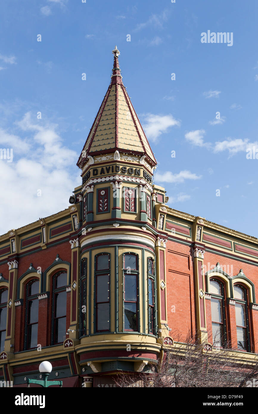 Die Davidson Gebäude 1889 Phoenix Block, das einzige Gebäude mit einem Turm in der Innenstadt von Ellensburg, WA. Stockfoto