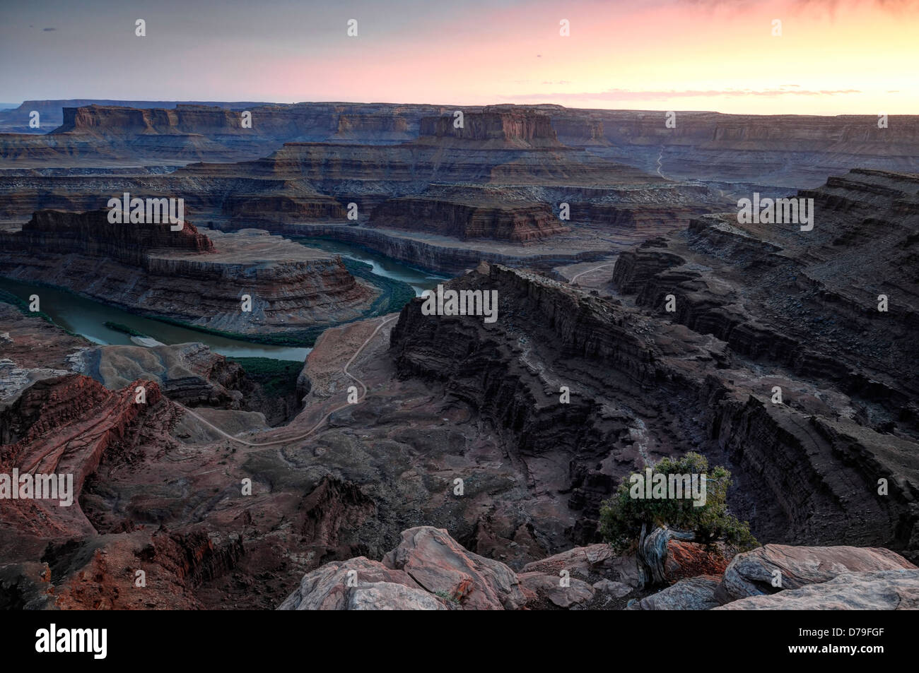 Sonnenuntergang Dead Horse Point State Park Canyonlands National Park Utah USA Schluchten dramatischer Himmel Himmel Stockfoto