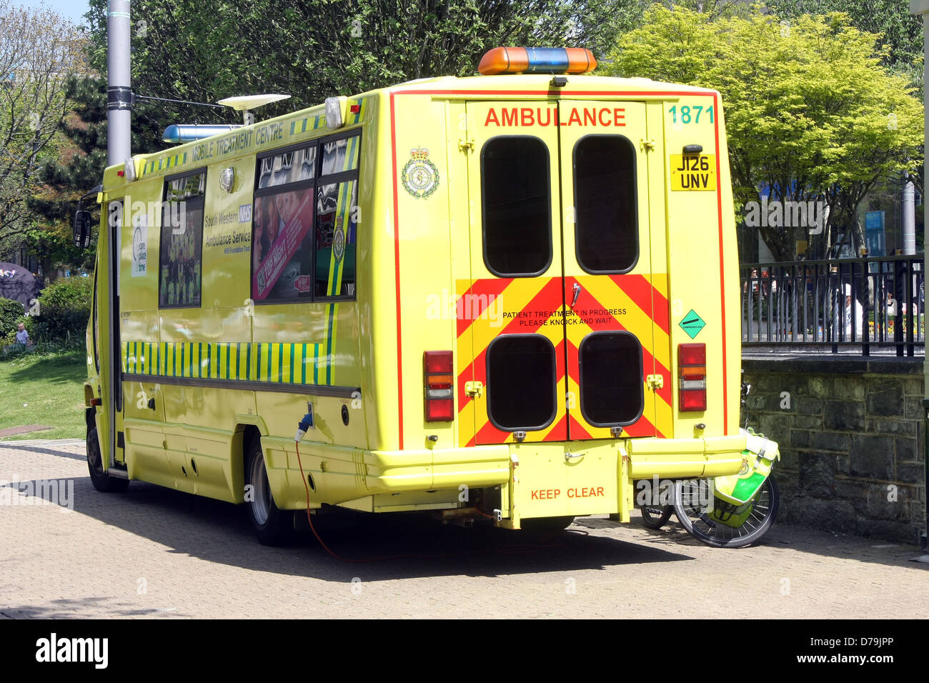Ambulanz mobile Behandlungszentrum im Zentrum von Plymouth, Mai 2013 Stockfoto