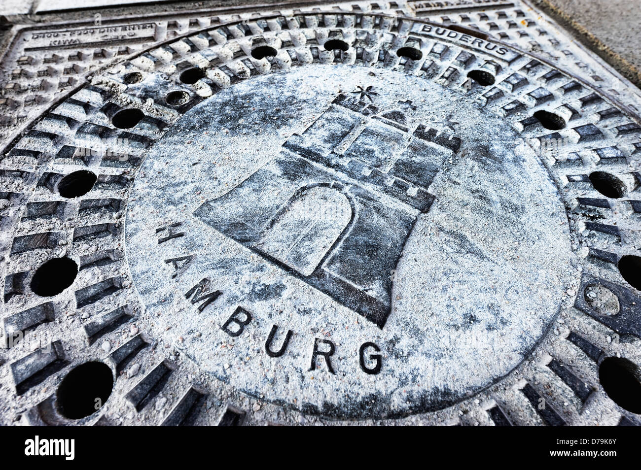 Kanal Deckel mit Hamburger Stadtwappen, Kanaldeckel Mit Hamburger Stadtwappen Stockfoto