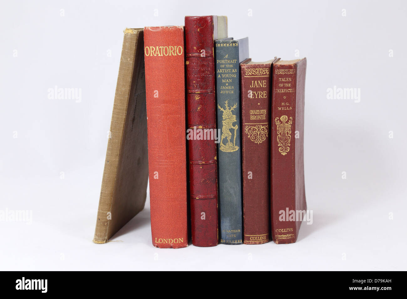 Bücher, alte Bücher, alte Bücher, Bücherregal, Bücher weißen Hintergrund Stockfoto