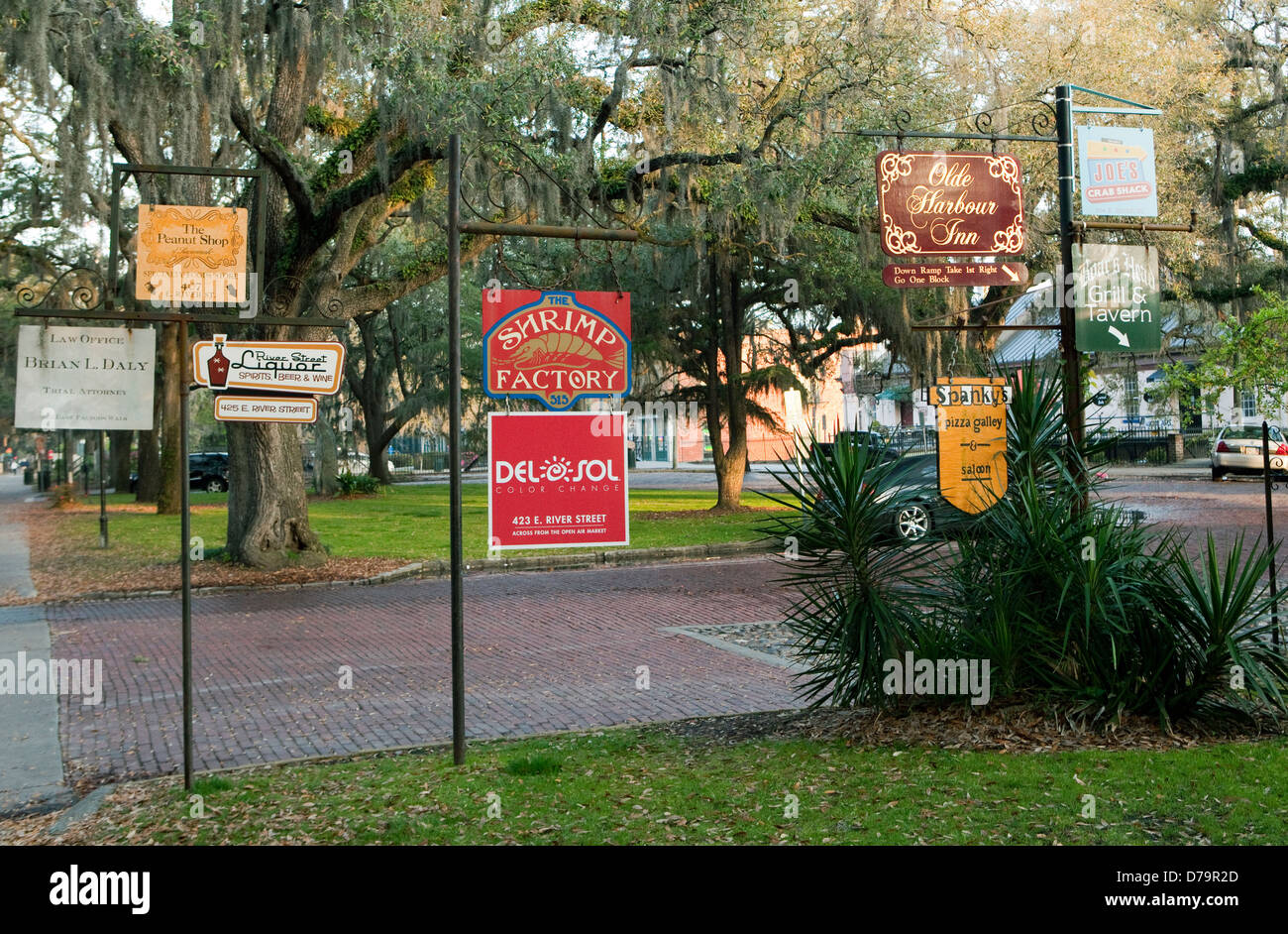 Ein Blick auf Firmenschilder Emmet Park in Savannah, Georgia Stockfoto