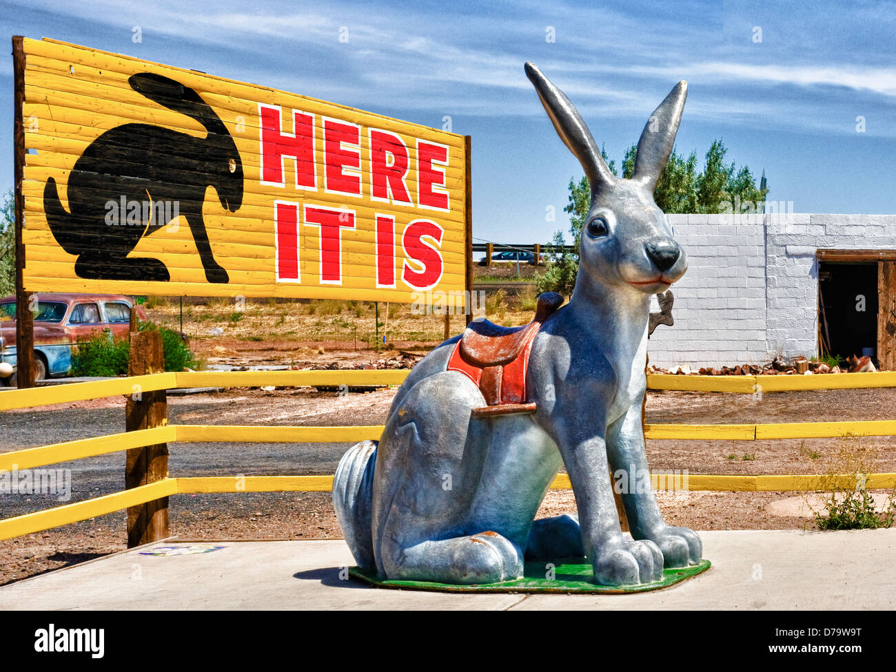 "Hier ist es" Zeichen und Symbole Jack Rabbit Handelsposten entlang der alten Route 66; zwischen Holbrook und Winslow, Arizona. Stockfoto