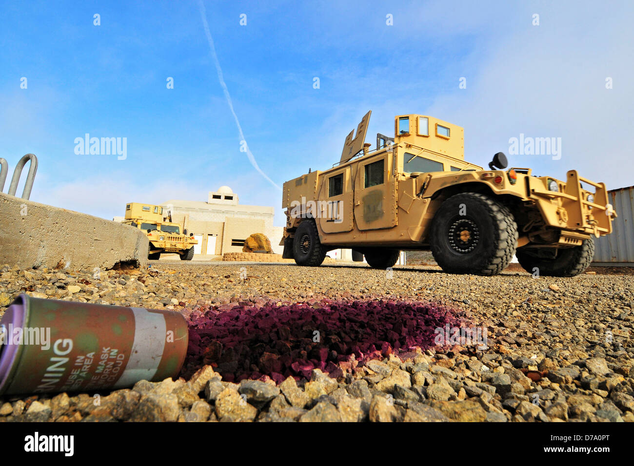 Navy SEALs-Laufwerk Hummers durch simulierte Stadt Stockfoto