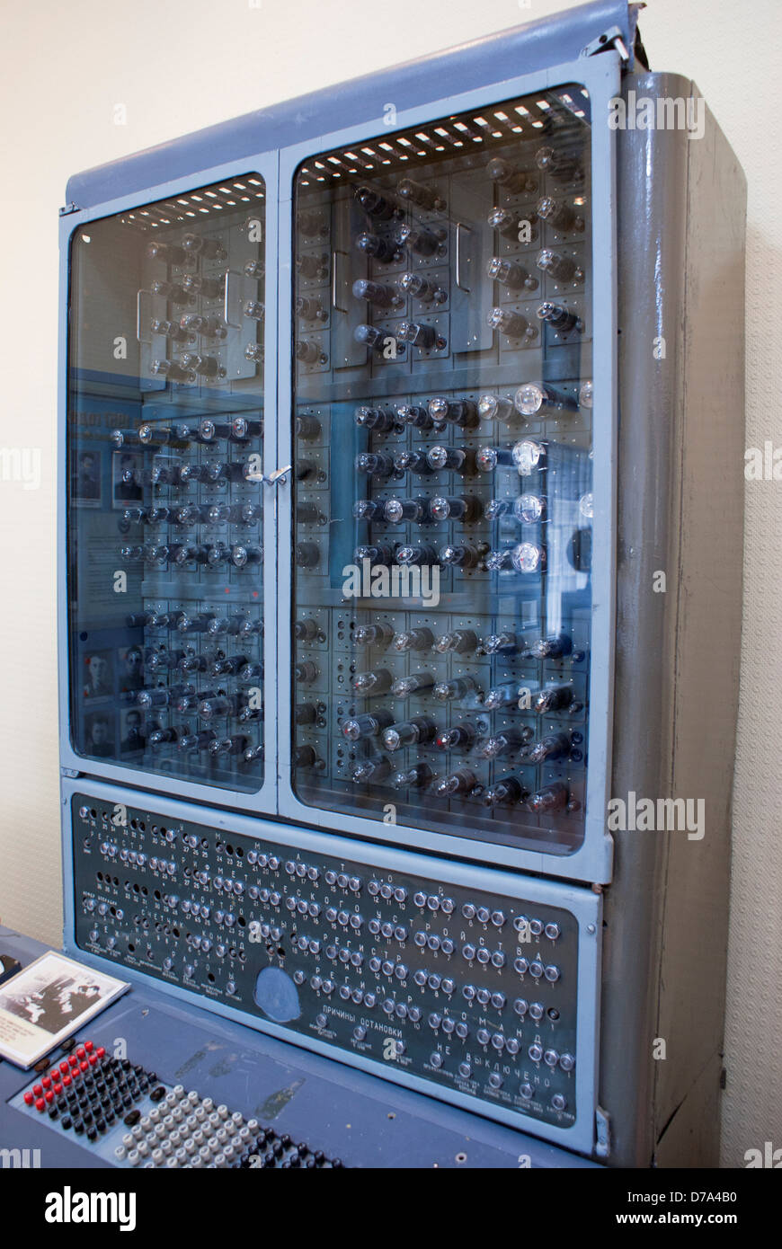 Frühen russischen Computer im Museum Hinweis thermoionische Ventile im Kabinett Baikonur Raum Museum Kosmodrom Baikonur Kasachstan Stockfoto