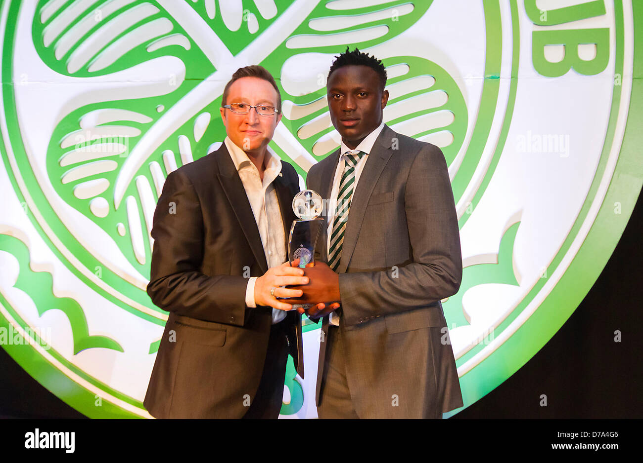 29.04.2013 Glasgow, Schottland.  Victor Wanyama gewann den Best Young Player Award bei den Celtic Club Fußballspieler des Jahres-Preisverleihung. Stockfoto