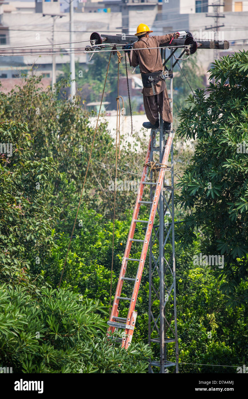 Power Line Störungssucher in Lahore, Pakistan Stockfoto