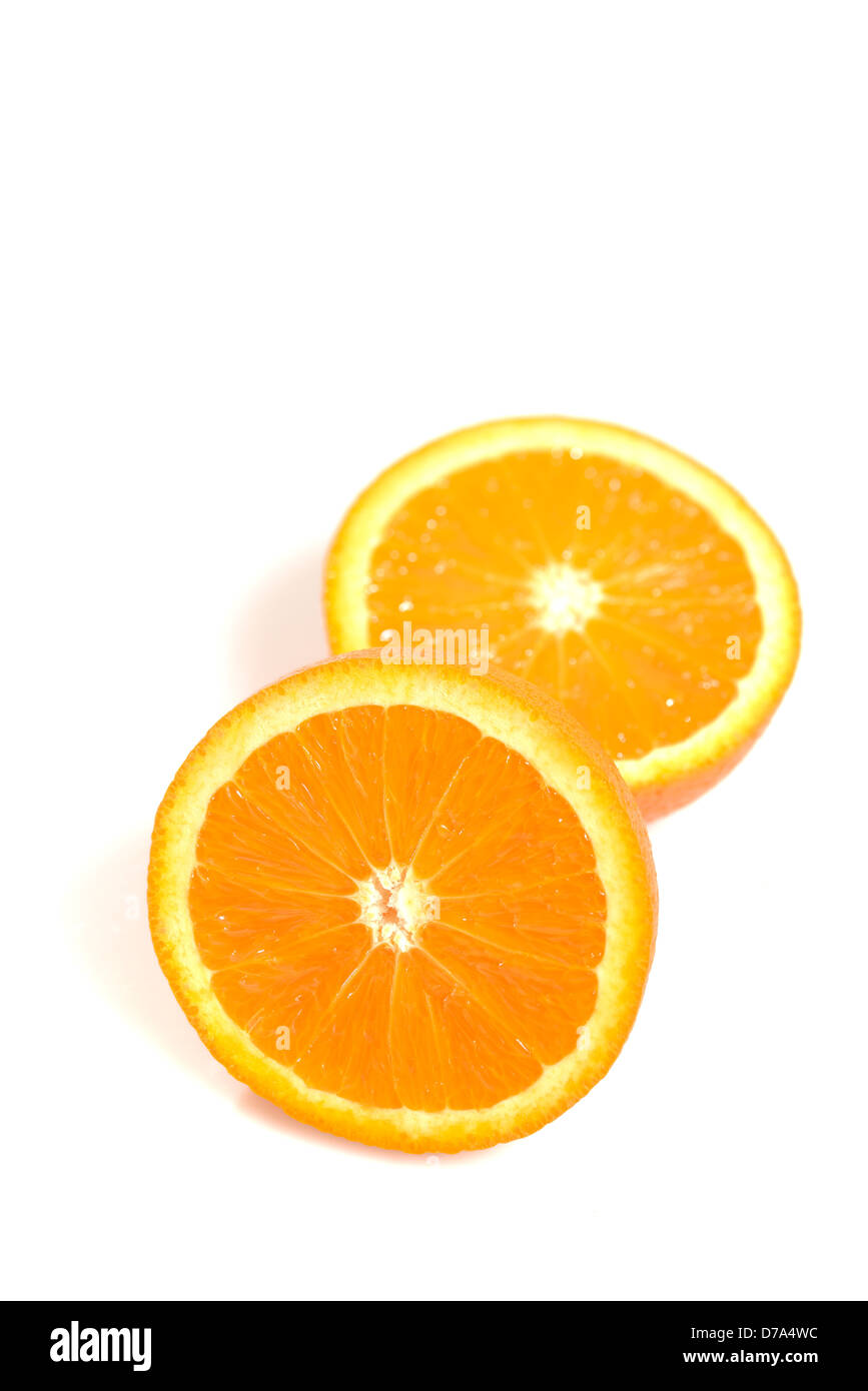 Orange Hälften auf weißem Hintergrund Stockfoto
