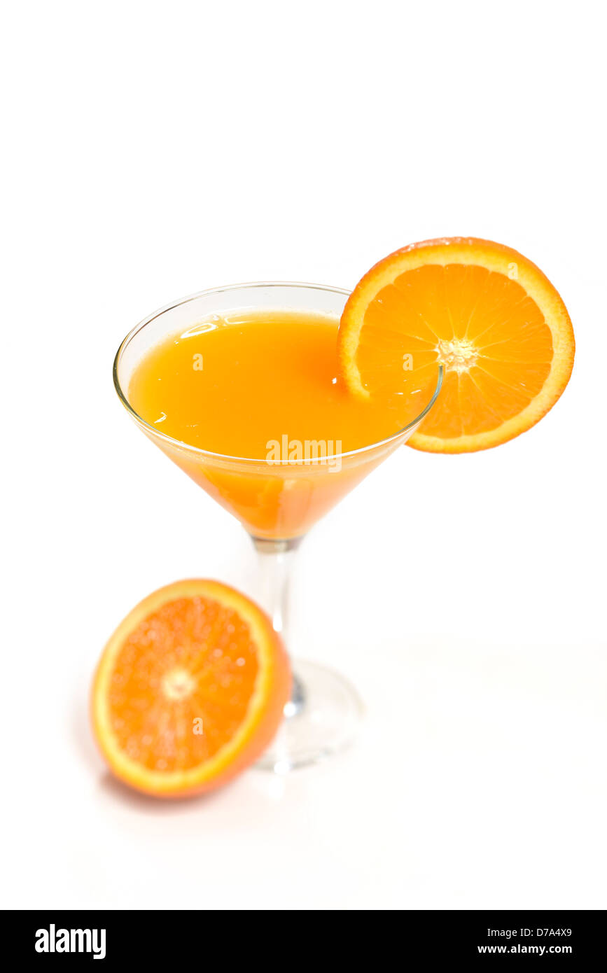 Orangensaft in Cóctel Behälter Stockfoto