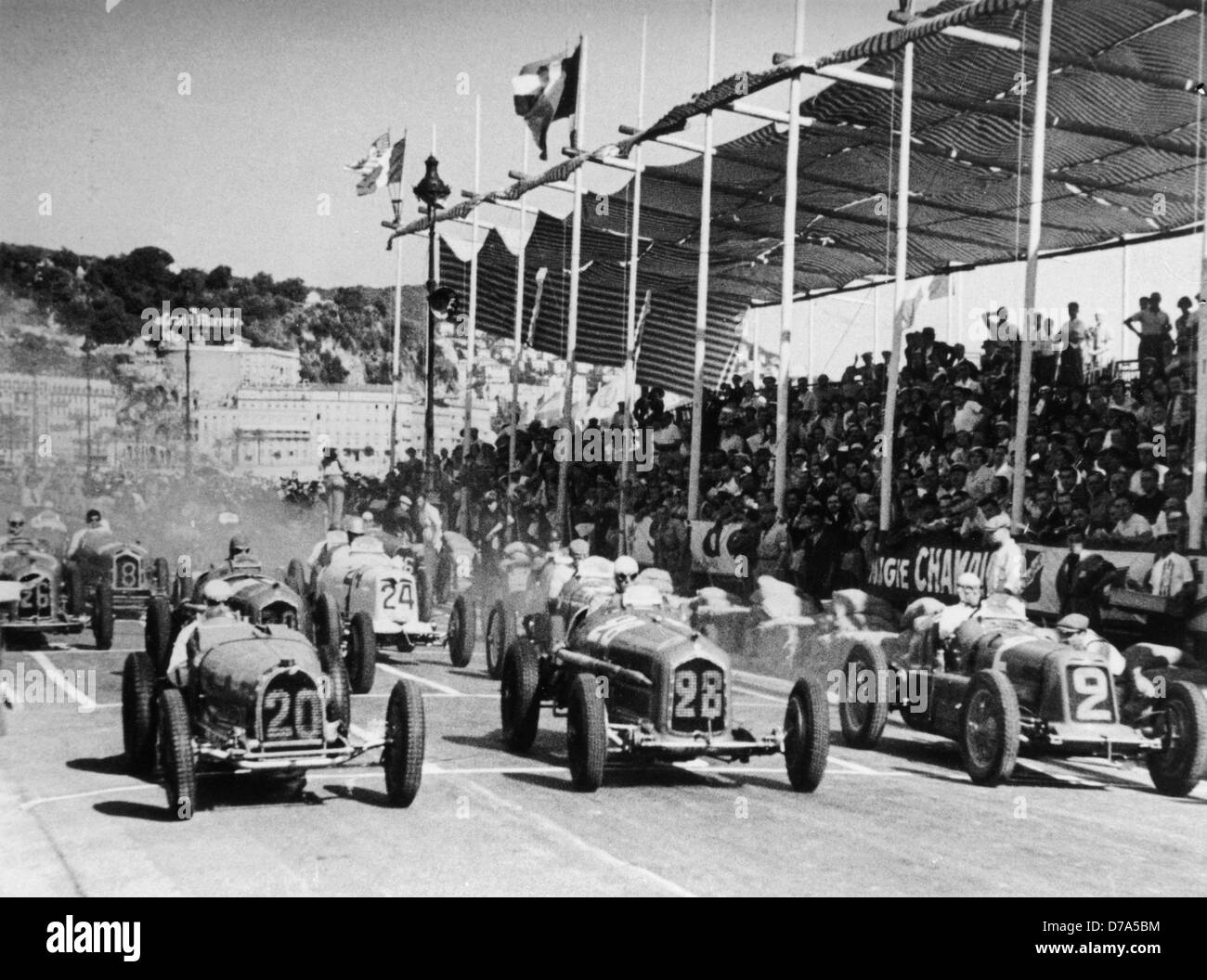 Start des 1934 schöne Grand Prix mit Nuvolari in Autonummer 2, Maserati 8CM Stockfoto
