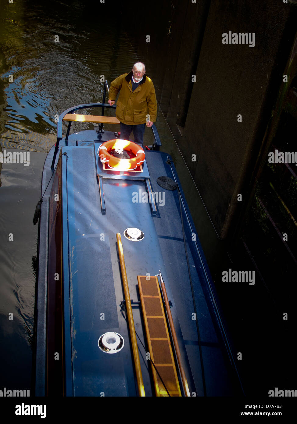 Kanal Longboat verhandeln Sperre für Union Canal Falkirk Stockfoto