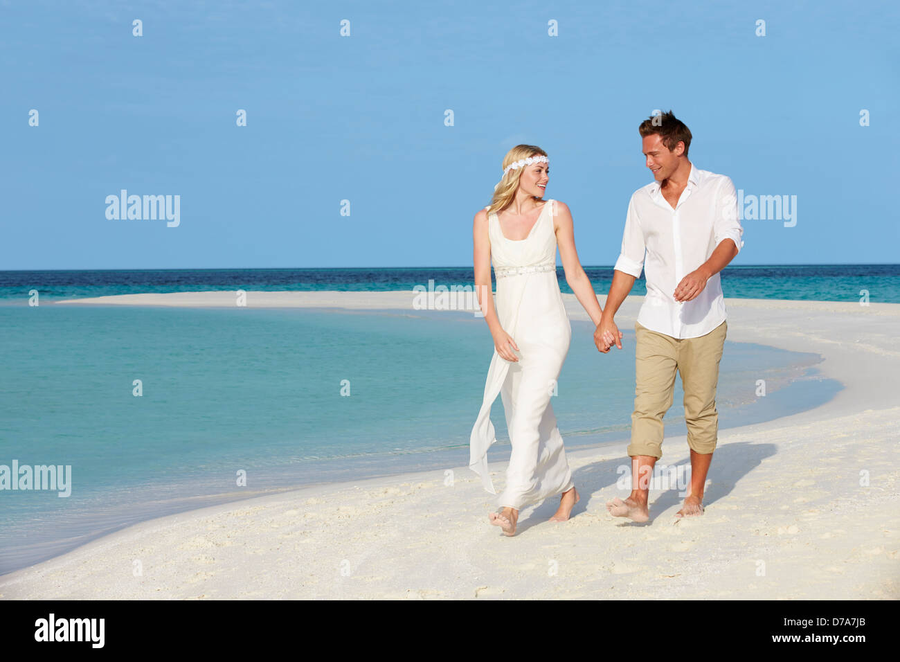 Zu zweit am wunderschönen Strandhochzeit Stockfoto