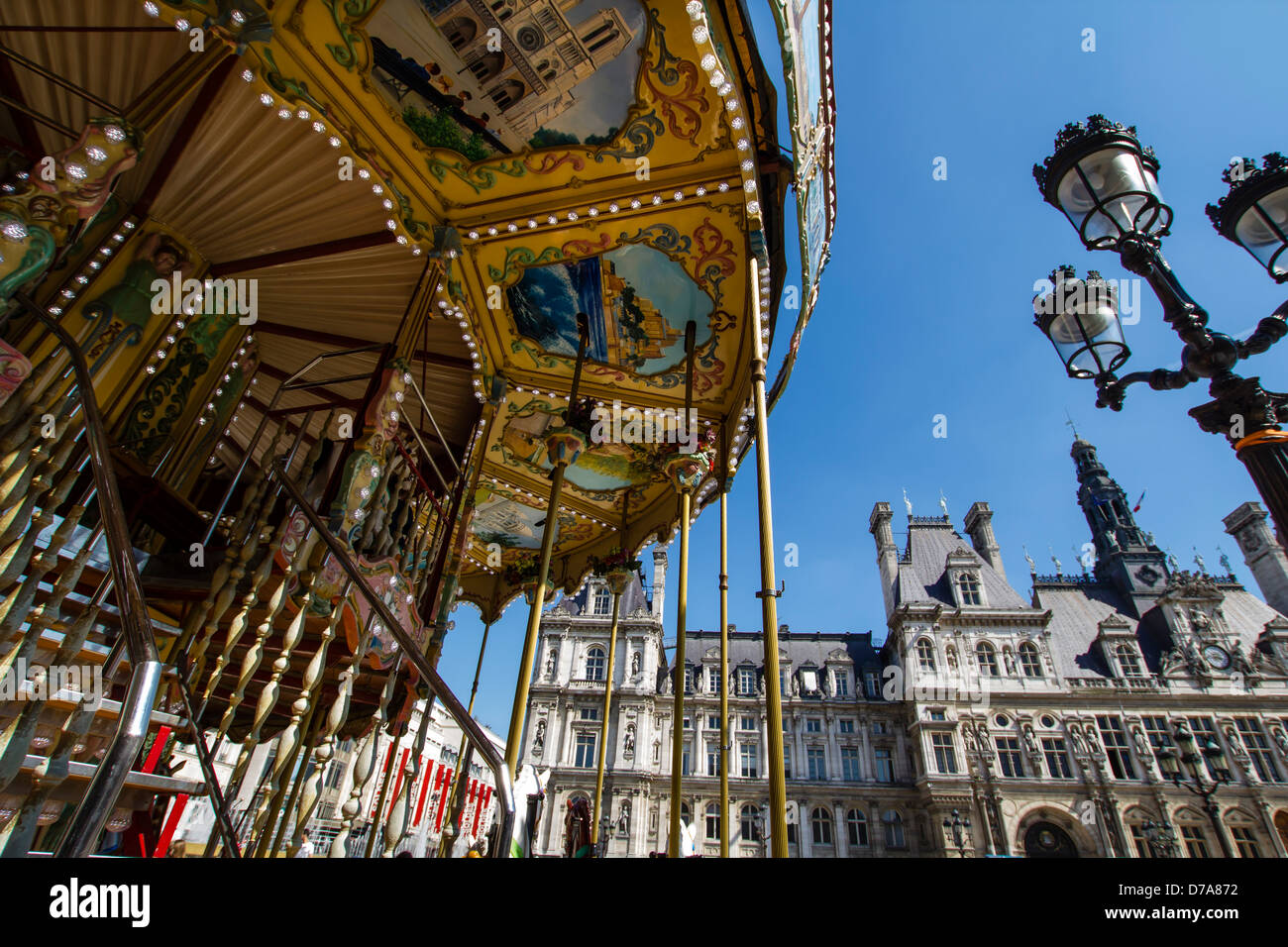 Karussell in der Nähe der City Hall in Paris, Frankreich Stockfoto
