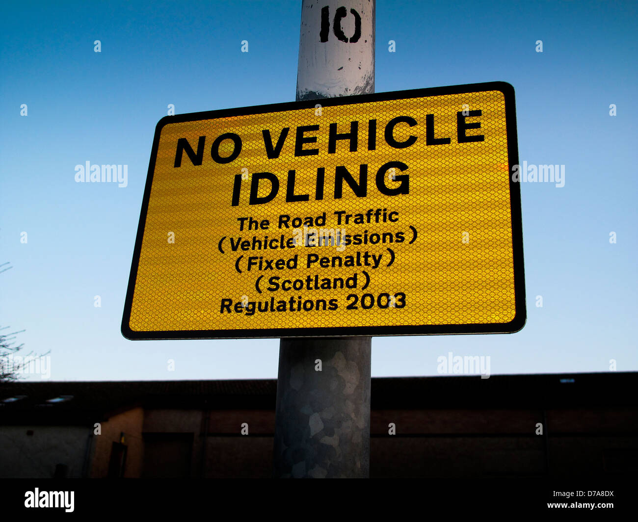 Fahrzeug-Emissionsvorschriften Warnzeichen Stockfoto