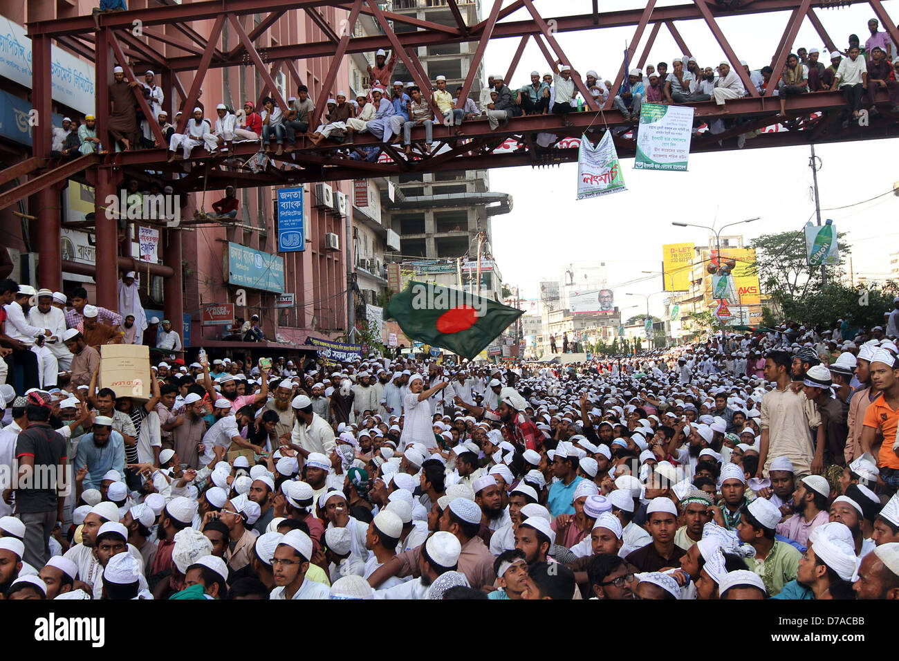 Bangladeshi Hefajat-e-Islam Aktivisten an einer Kundgebung in Dhaka am 6. April 2013. Stockfoto