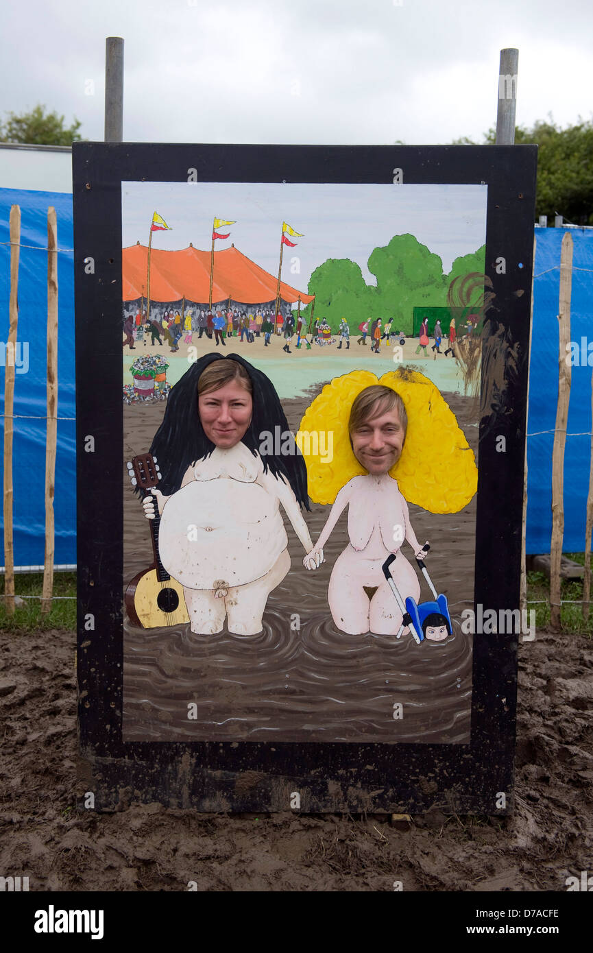 Skurrile Handlungen und Personen auf dem Glastonbury Festival im Sommer. Stockfoto