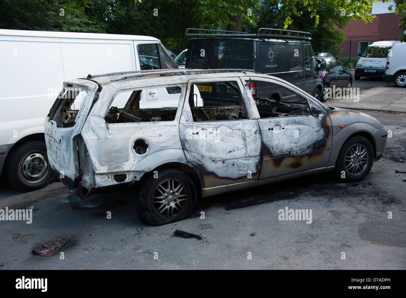 Ausgebrannt-Limousine nach Riot Brandstiftung Stockfoto