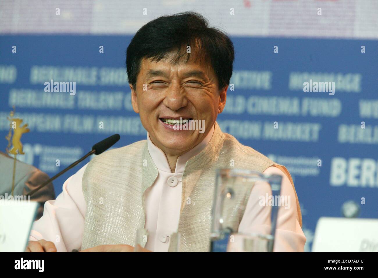 Jackie Chan bei der Photocall und der Pressekonferenz seines neuen Films "Little Big Soldier" während der Berlinale 2010 in Berlin am 16. Februar 2010. Stockfoto
