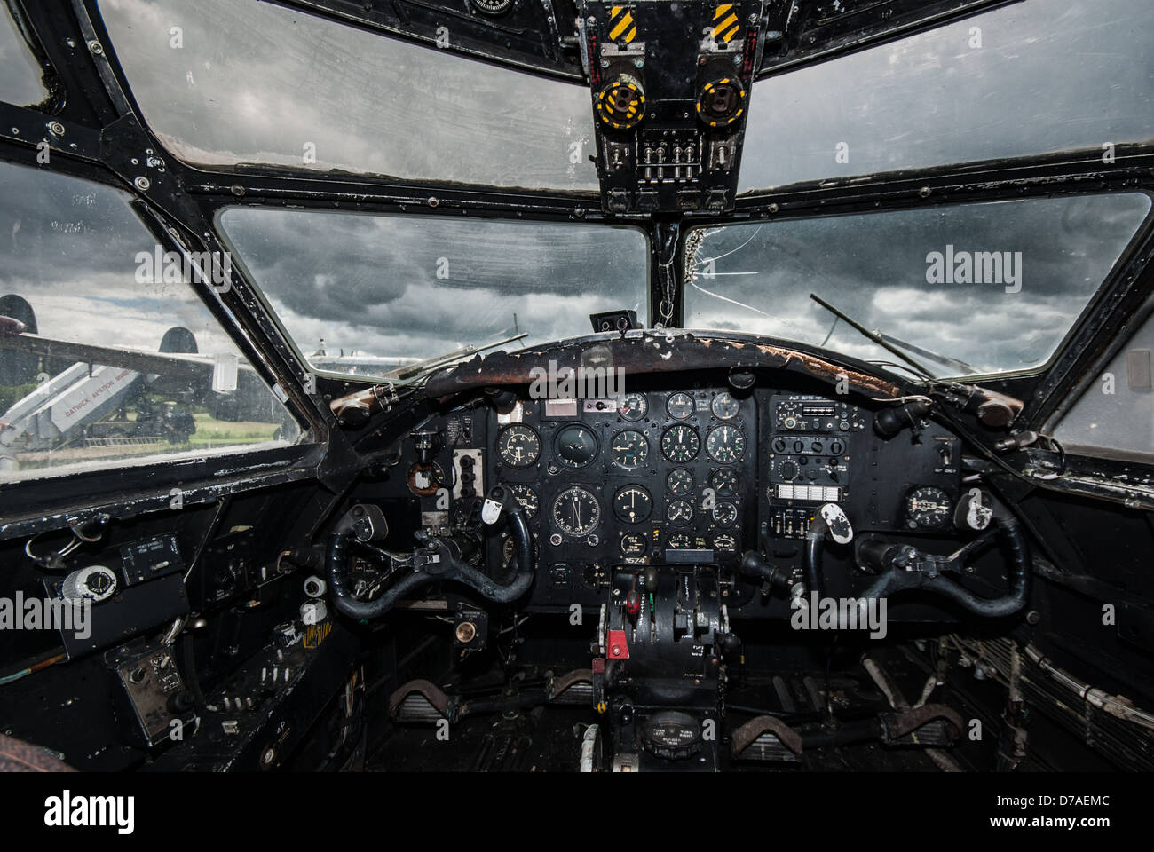 Altes Flugzeug 'The Sea Prince' Flugdeck in einem sehr Verzweifelter Zustand Stockfoto