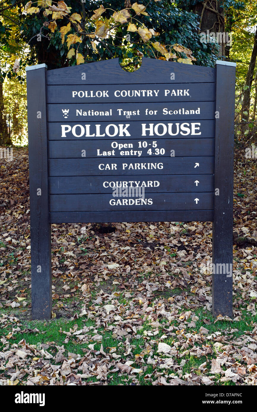 Informationsschild außerhalb Pollok House in Pollok Country Park, Glasgow, Schottland, Großbritannien Stockfoto