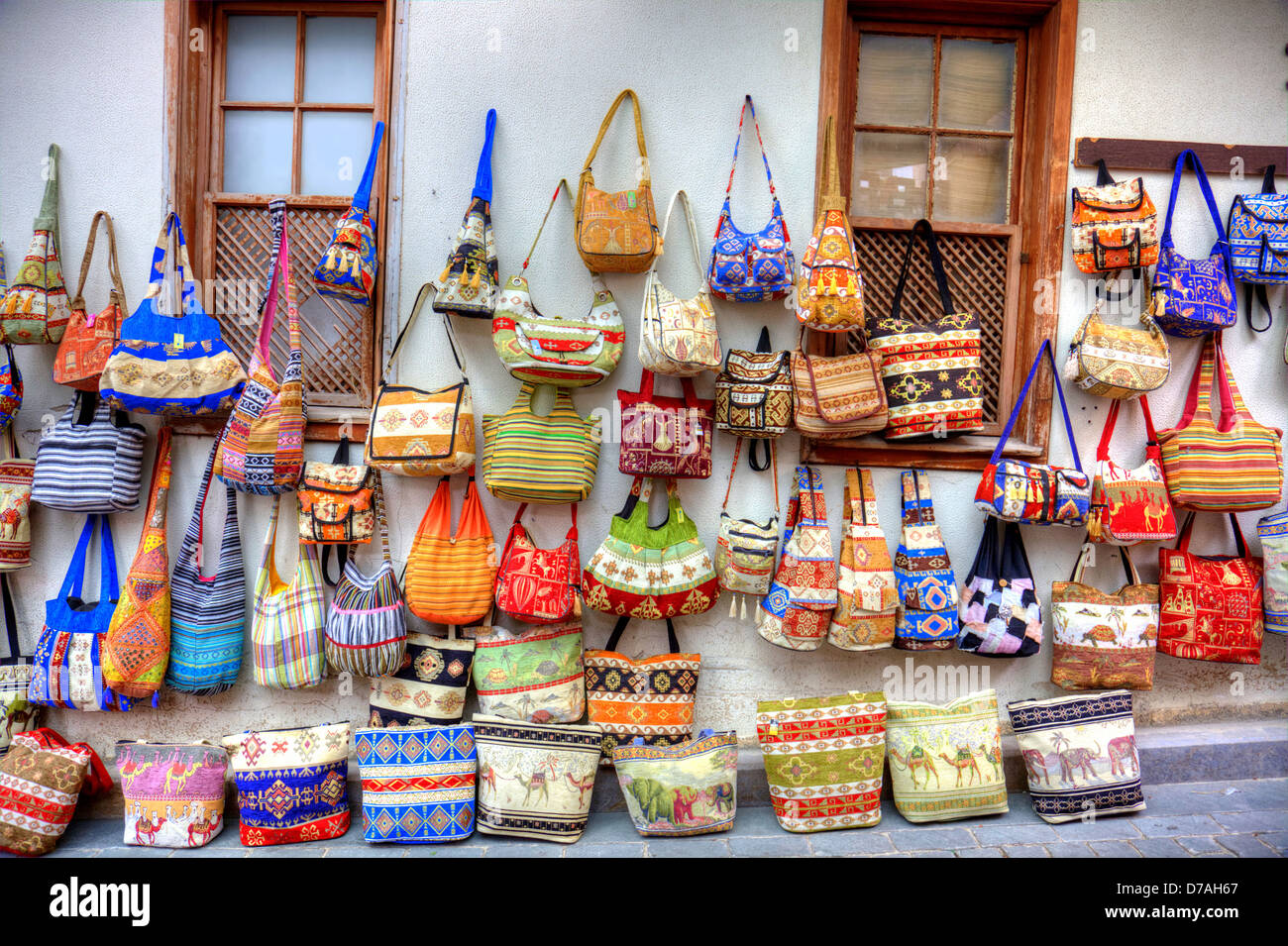 Straße einkaufen Handtaschen Display. Stockfoto