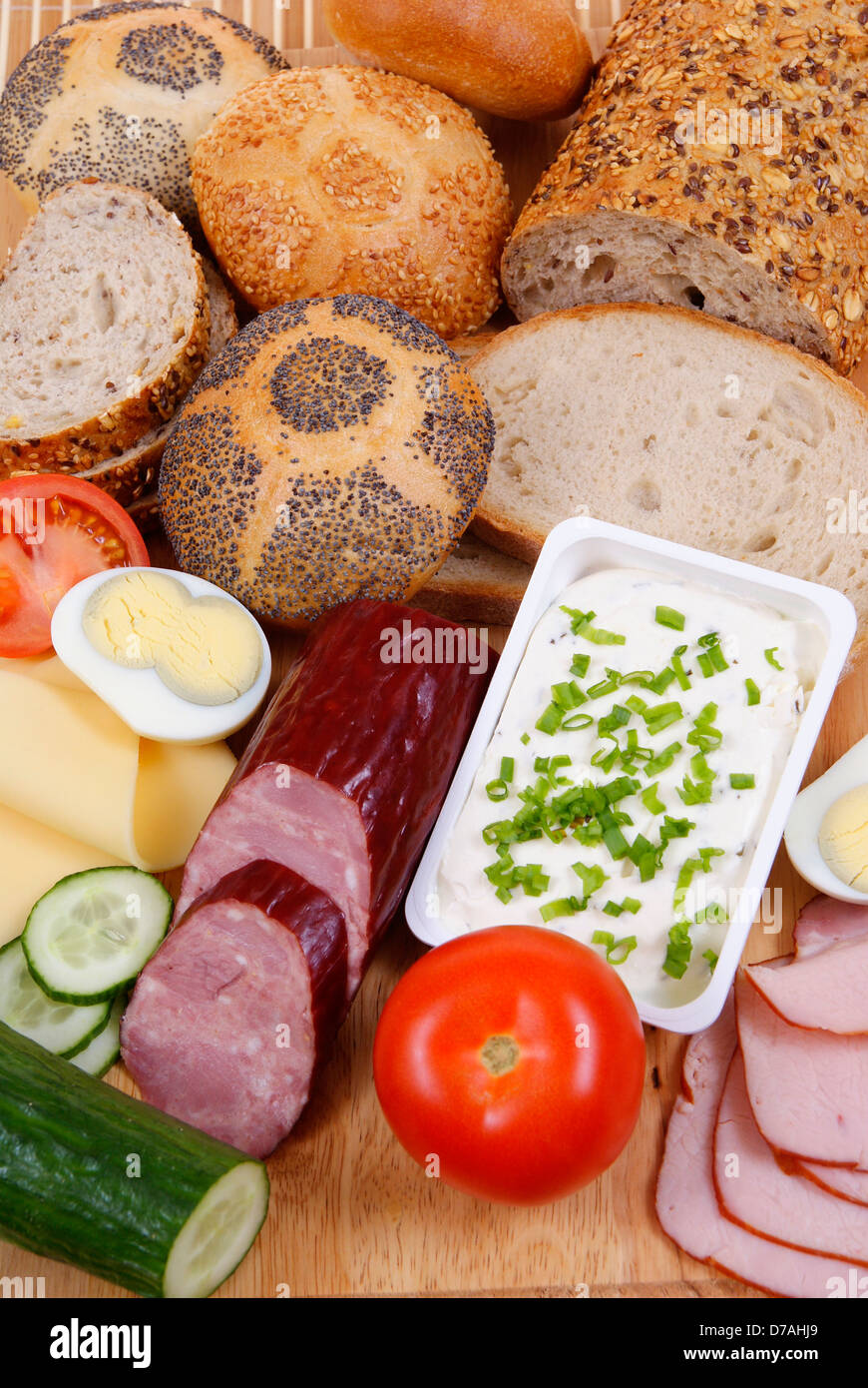 Variablentypen Brot und Produkte als Hintergrund Stockfoto