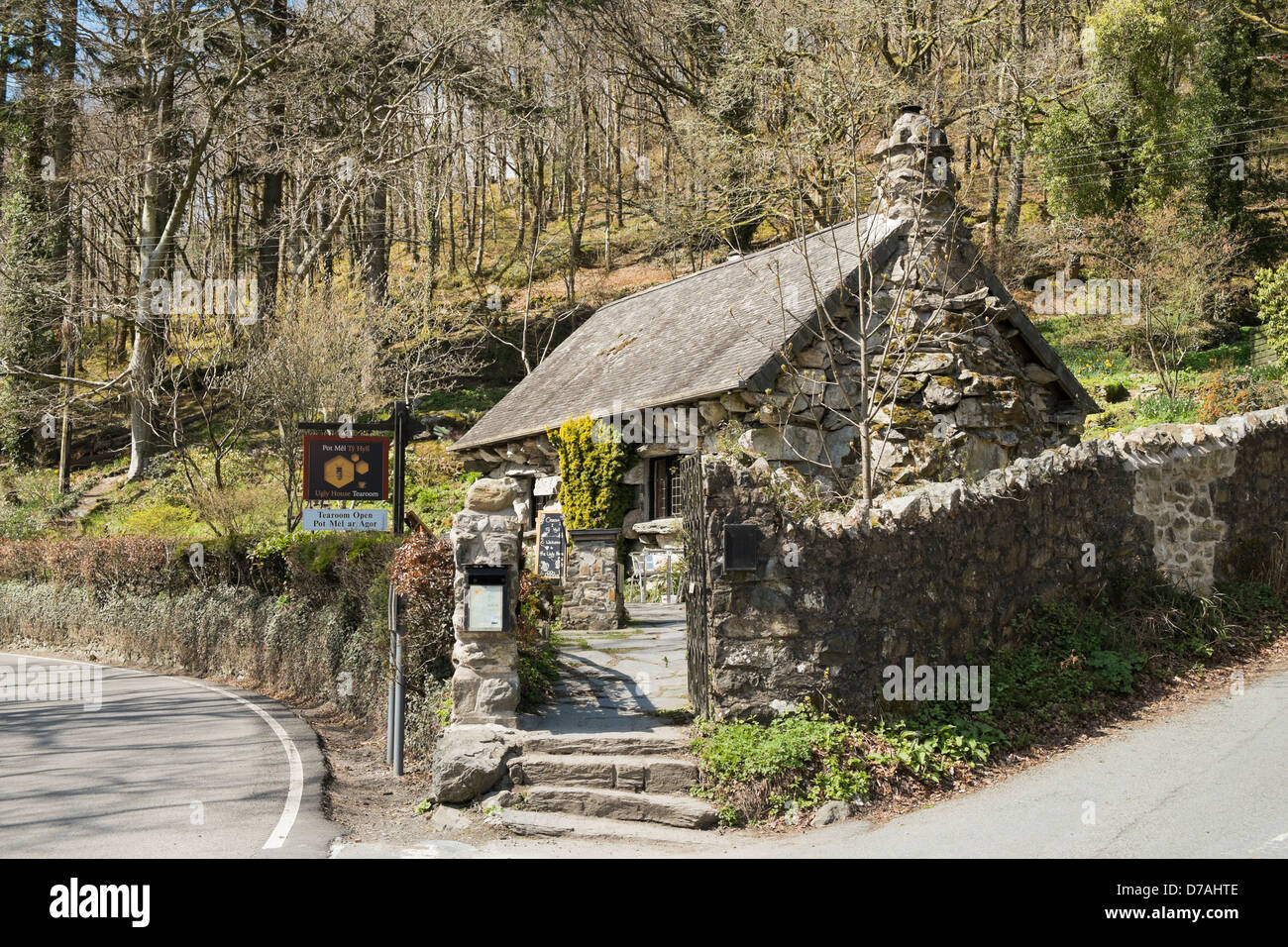 Ty Hyll oder hässlichen Haus Teestube in alten walisischen Häuschen in Snowdonia A5 unterwegs zwischen Capel Curig und Betws-y-Coed, Wales, UK Stockfoto