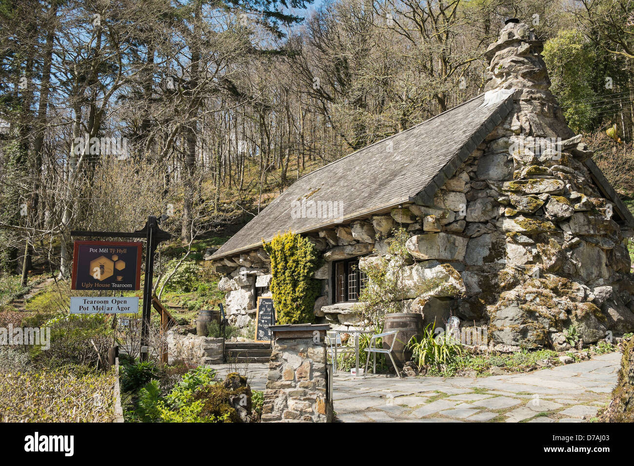 Ty Hyll oder hässlichen Haus Teestube in alten walisischen Häuschen in Snowdonia A5 unterwegs zwischen Capel Curig und Betws-y-Coed, Wales, UK Stockfoto