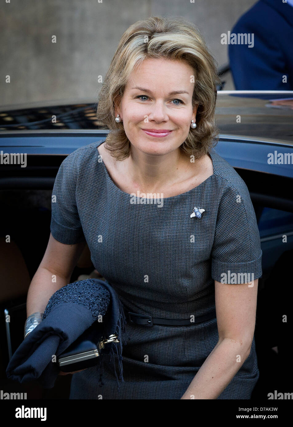 Prinzessin Mathilde von Belgien vor dem königlichen Palast am Tag nach der feierlichen Amtseinführung von König Willem-Alexander in Amsterdam, 1. Mai 2013. Foto: Patrick van Katwijk Stockfoto