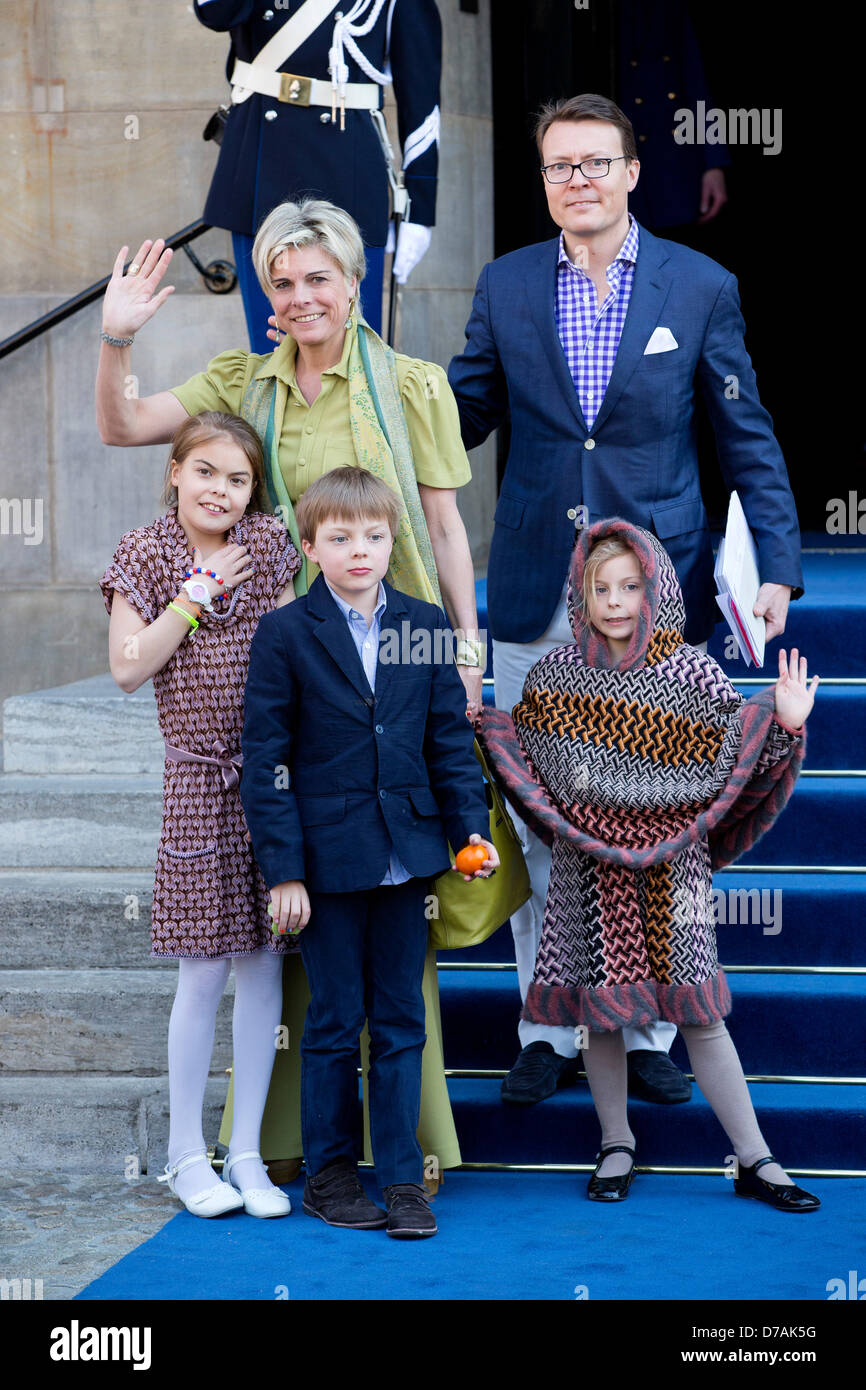 Prinz Constantijn, Prinzessin Laurentien, Gräfin Eloise, Claus-Casimir Graf und Gräfin Leonore von den Niederlanden im königlichen Palast am Tag nach der feierlichen Amtseinführung von König Willem-Alexander in Amsterdam, 1. Mai 2013. Foto: Patrick van Katwijk Stockfoto