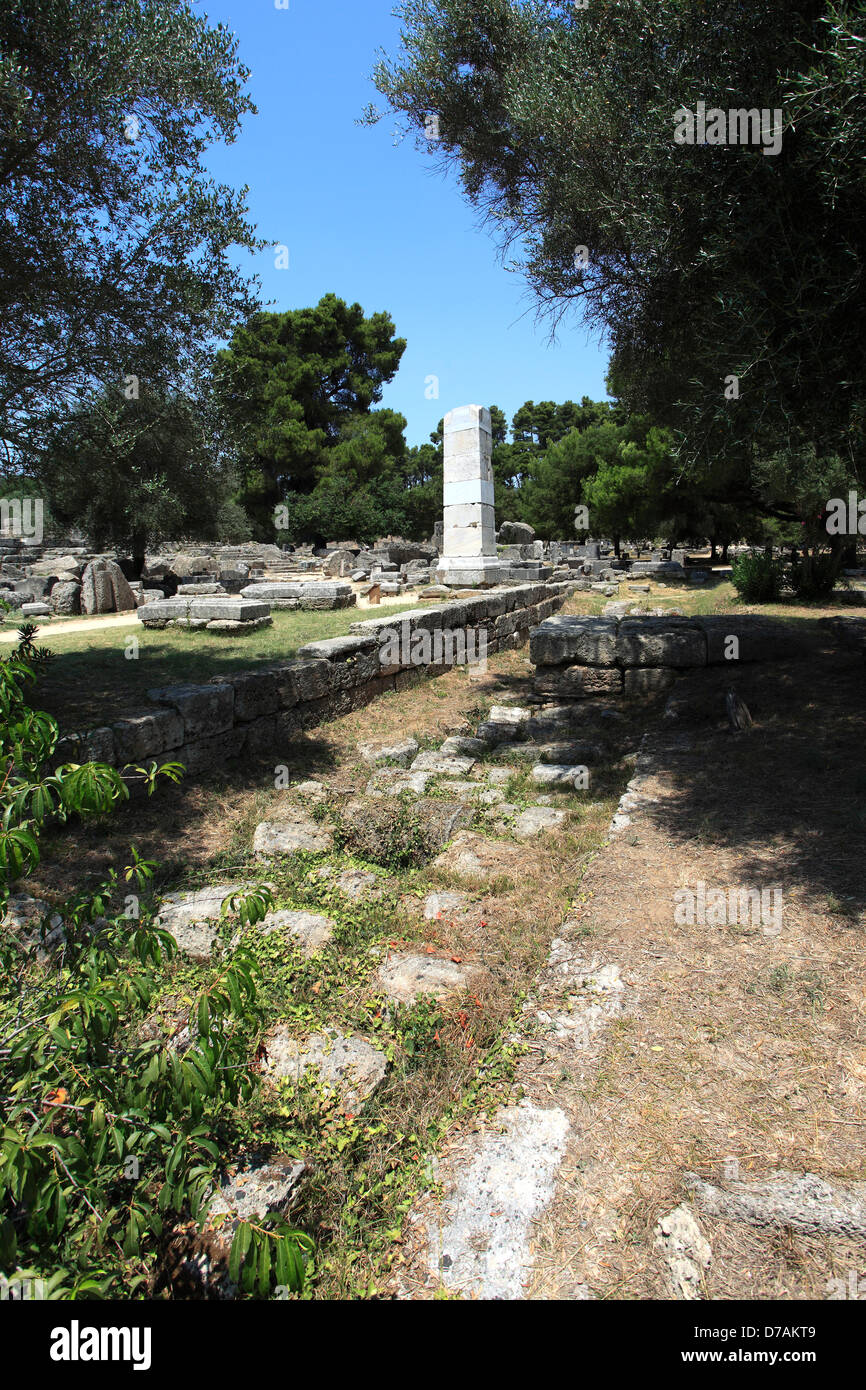 Blick auf den Tempel des Zeus zerstörten sportlichen Mittelpunkt des antiken Olympia, dem griechischen Festland Europa. Stockfoto