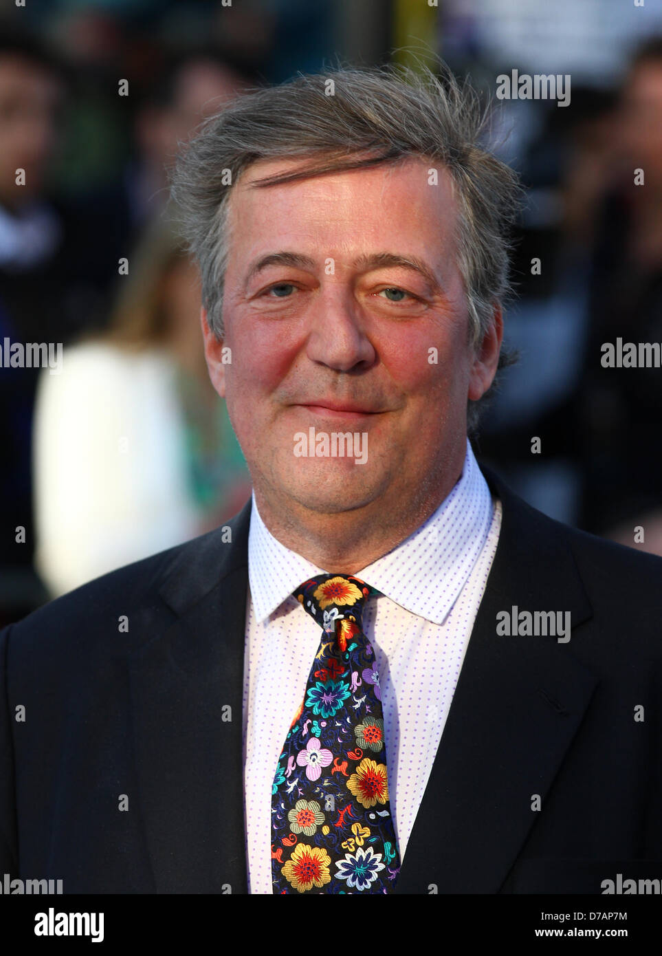 London, UK, 2. Mai 2013: Stephen Fry besucht die UK-Premiere von "Star Trek Into Darkness" in The Empire Cinema. Stockfoto