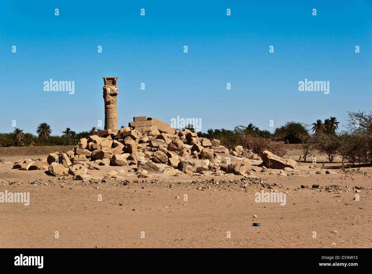 Einsame Spalte unter den Ruinen der von Amenophis III Sedeinga Tempel gewidmet seiner königlichen Gemahlin Teje, Nord-Sudan Stockfoto