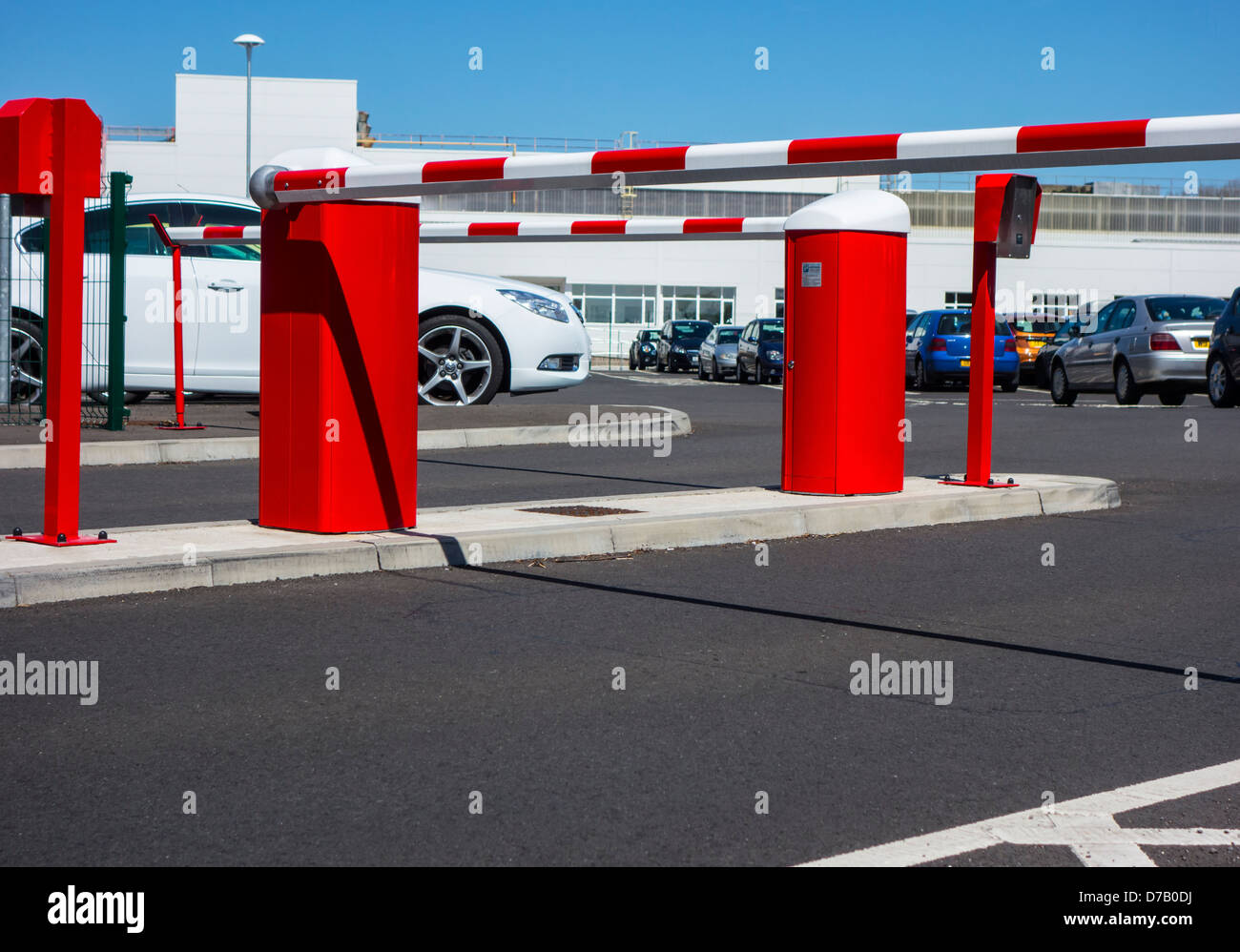 Parkplatz Eingang Barriere Stockfoto
