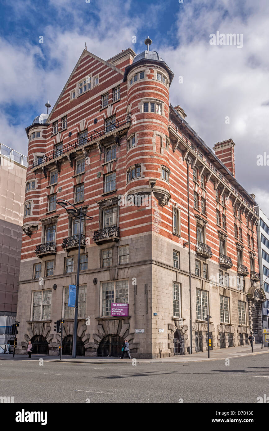 Albion House (auch bekannt als White-Star-Gebäude) ist ein Denkmalgeschütztes Gebäude in Liverpool, England. Stockfoto
