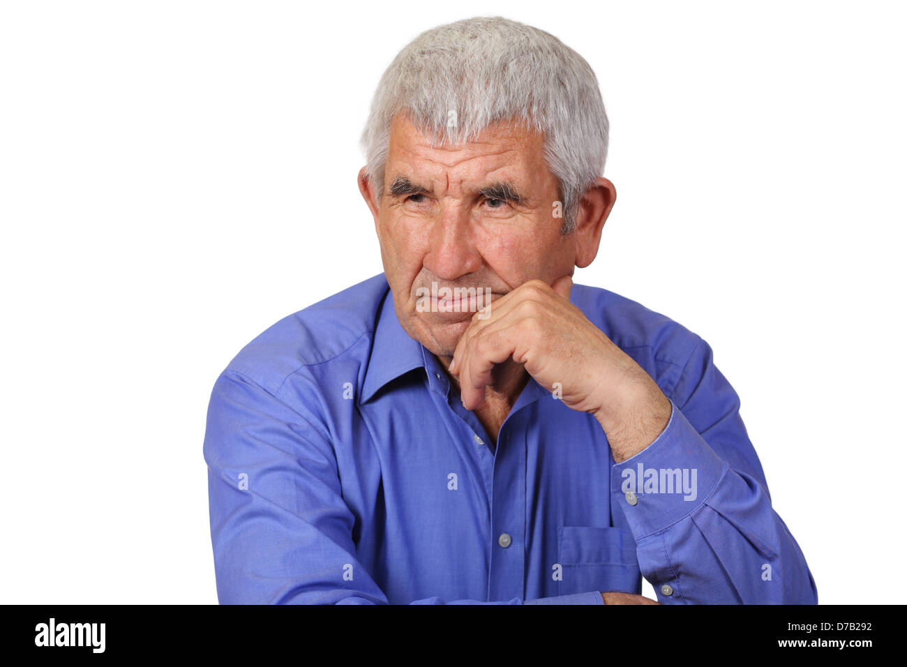 Älterer Mann gedankenverloren auf einem weißen Hintergrund Stockfoto