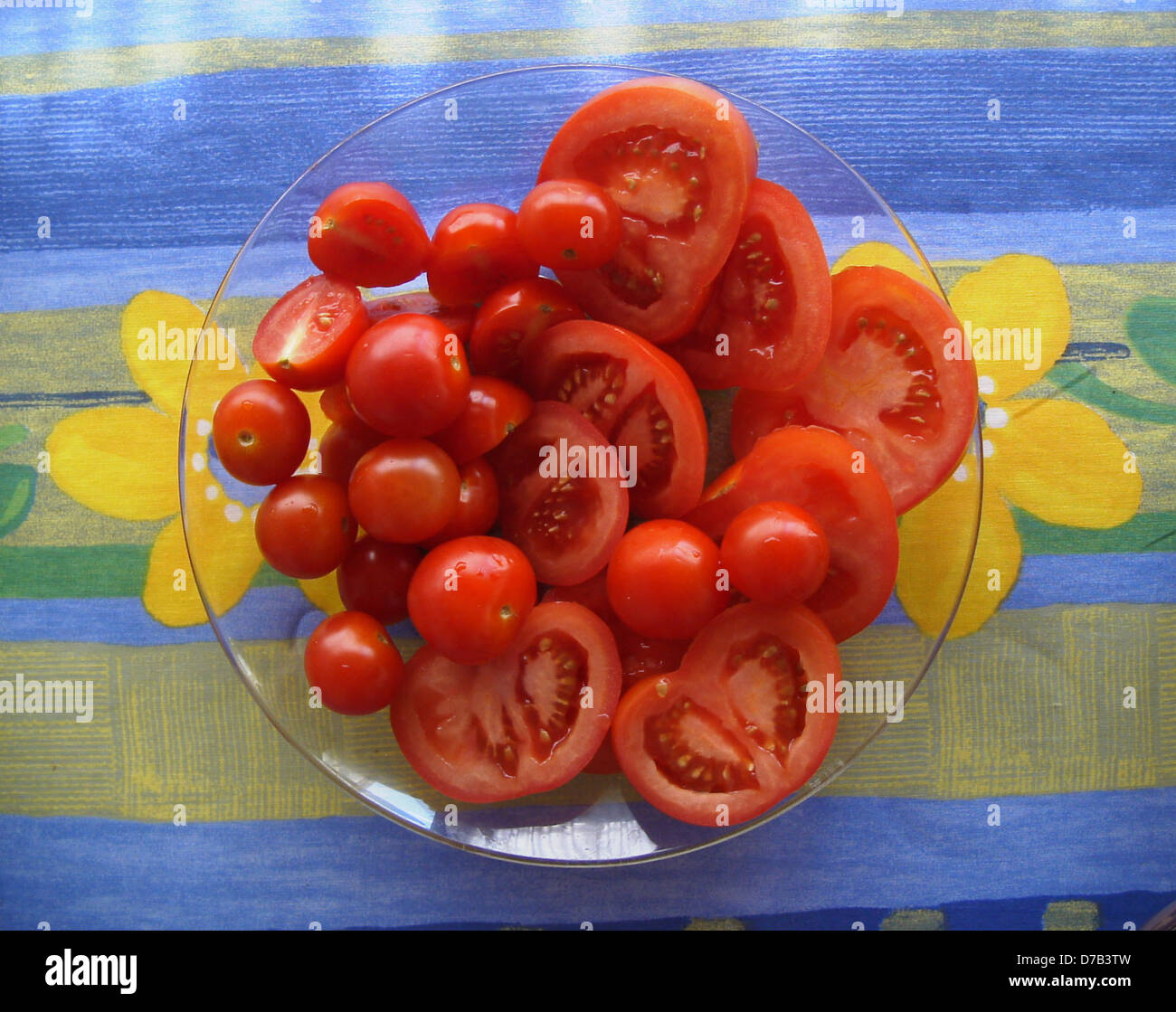 Tomaten zum Frühstück serviert Stockfoto