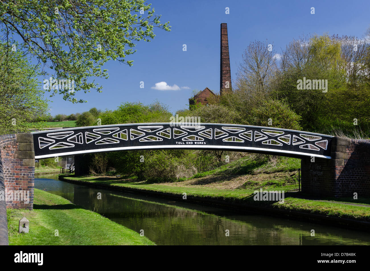 Windmühle Ende Kreuzung den Dudley Nr. 2 Kanal Netherton-Tunnel-Stichkanal in Rowley Regis, West Midlands trifft Stockfoto