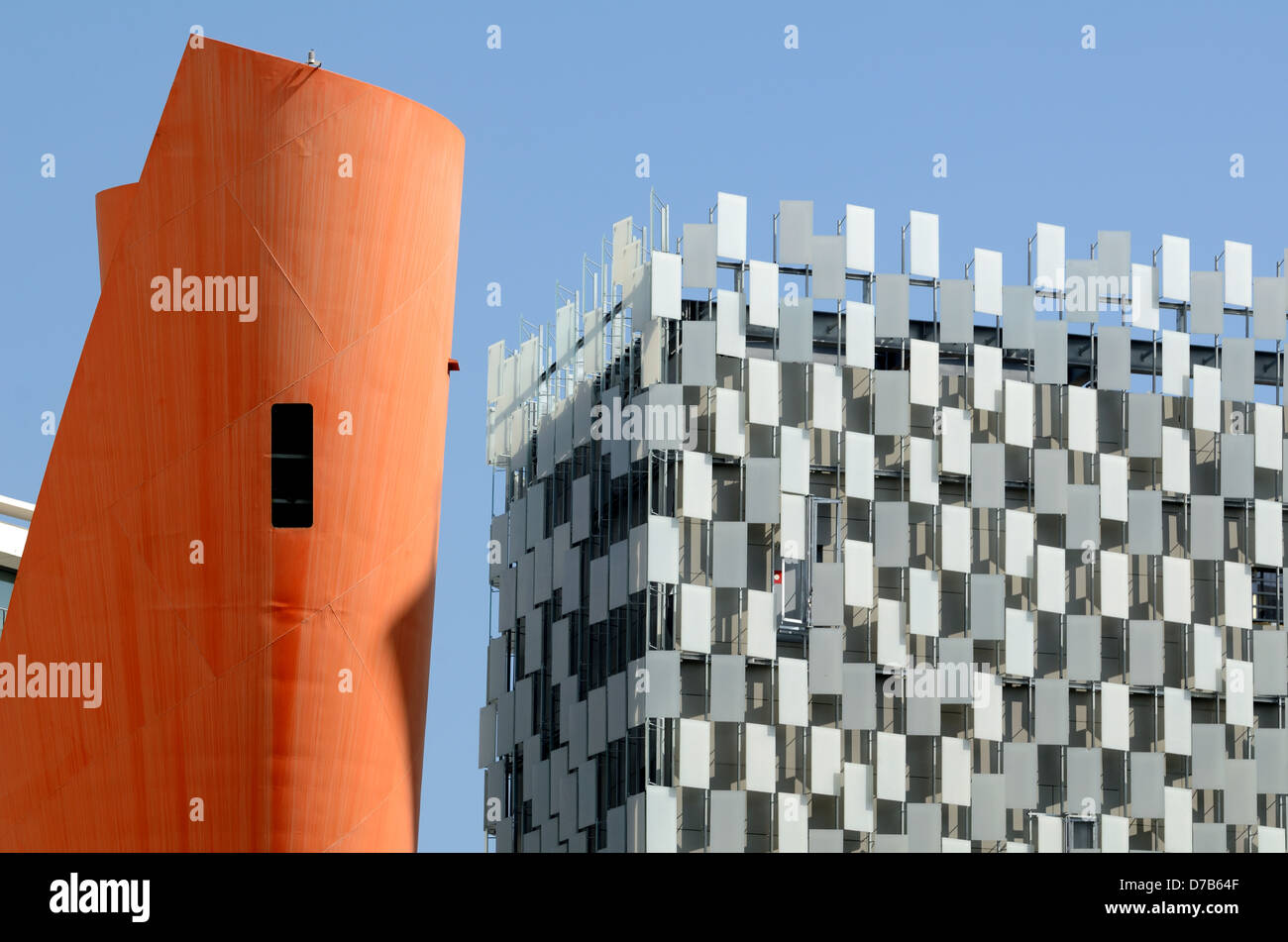 FRAC Art Museum oder Art Galley (2013) von Kengo Kuma und Street Sculpture Marseille Provence France Stockfoto