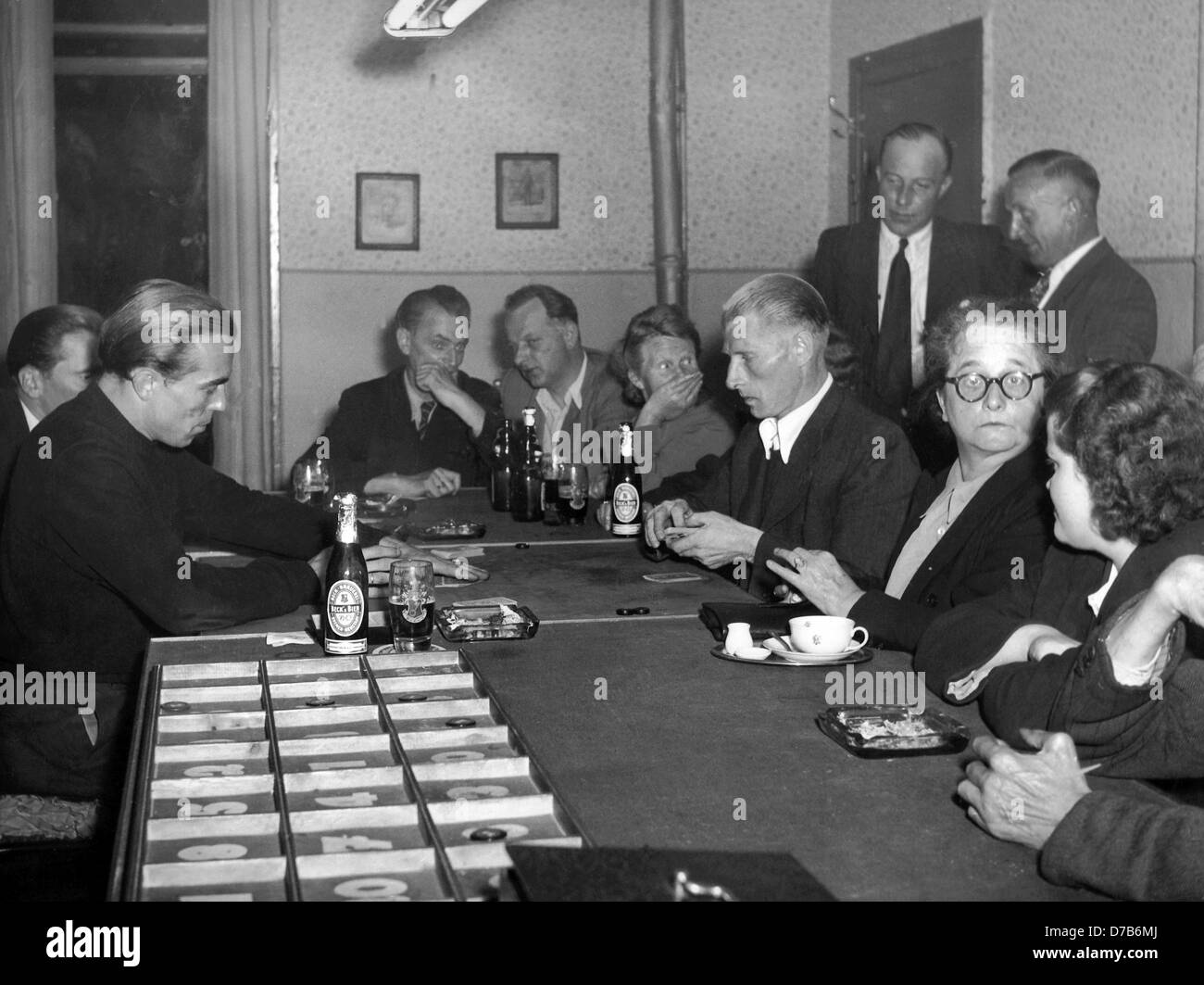 Spieler in einem Casino in Hamburg in den 1950er Jahren. Stockfoto