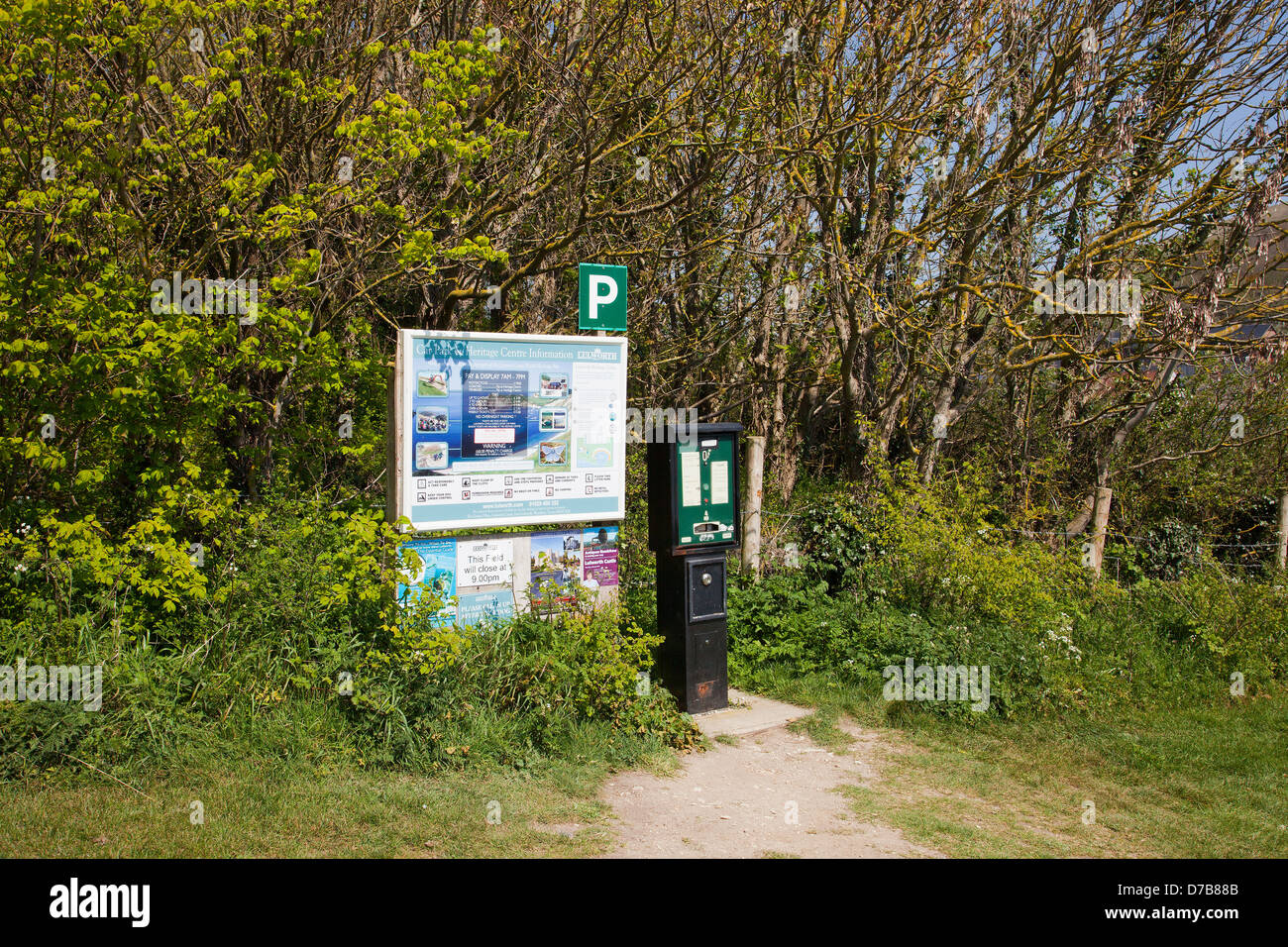 Die Zahlen & Display-Maschine auf einem Feld am Lulworth Cove Überlauf Parkplatz auf der SW Heritage Coast Path, Dorset, England, UK Stockfoto