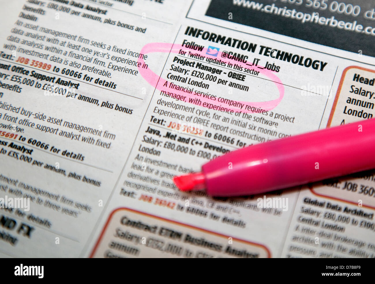 Zeitungsanzeigen für Jobs im Bereich der Informationstechnologie, London Stockfoto