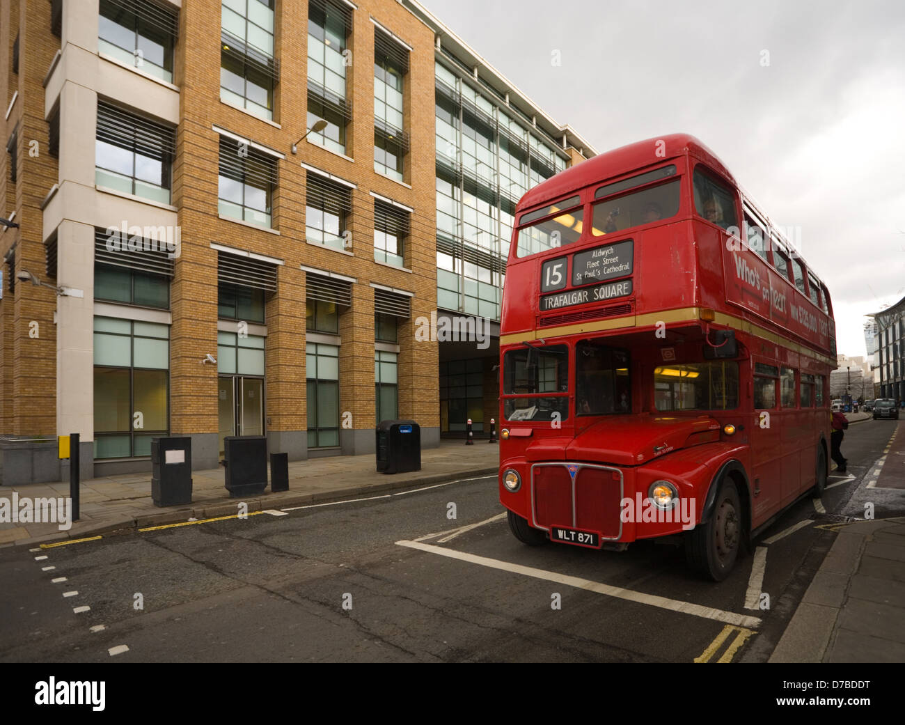 Routemaster Bus auf Queen Victoria Street, London Stockfoto