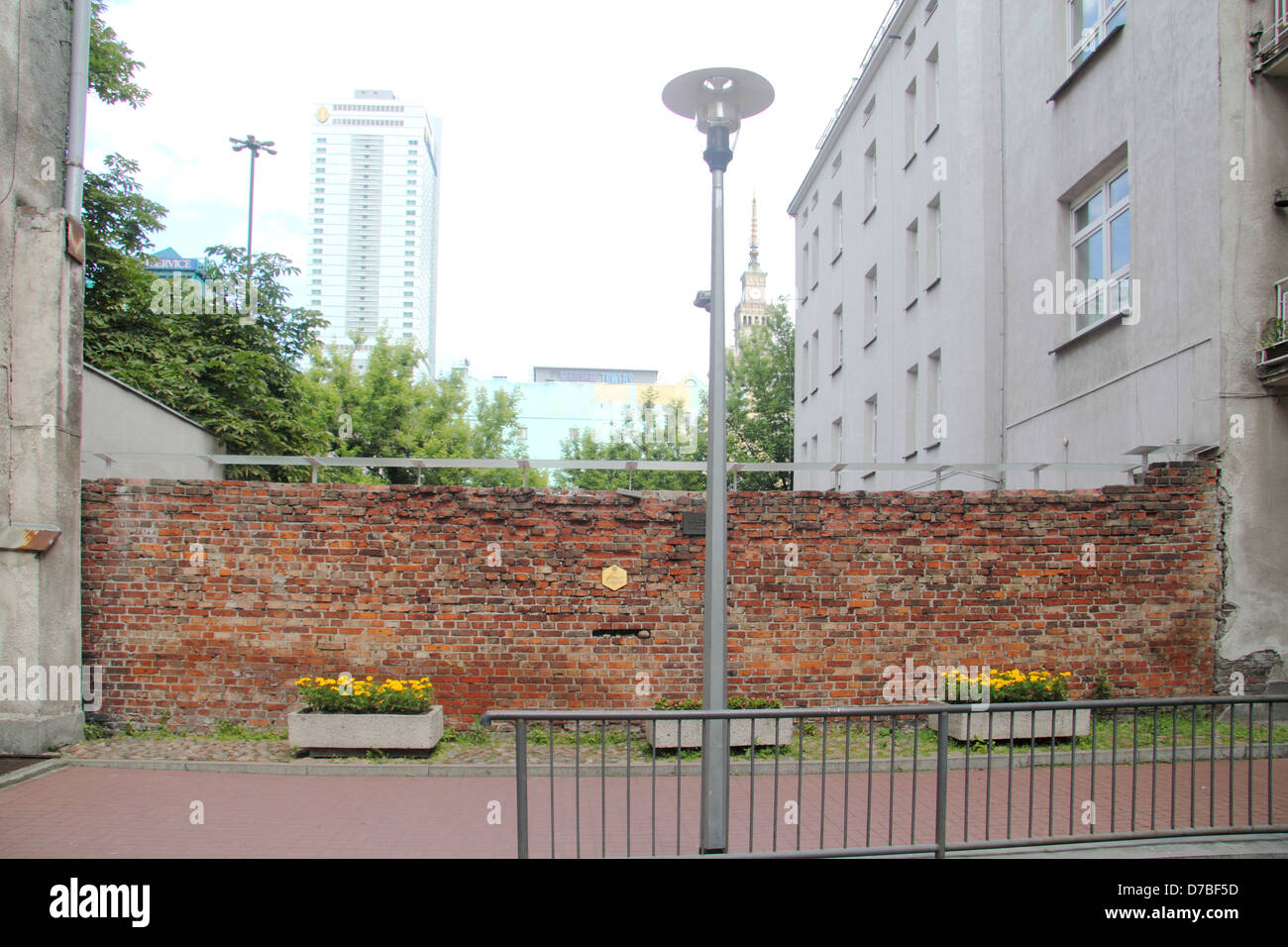 Die restlichen Wand des Warschauer jüdischen Ghettos in Polen bei Siena 55 (Mirow) Stockfoto