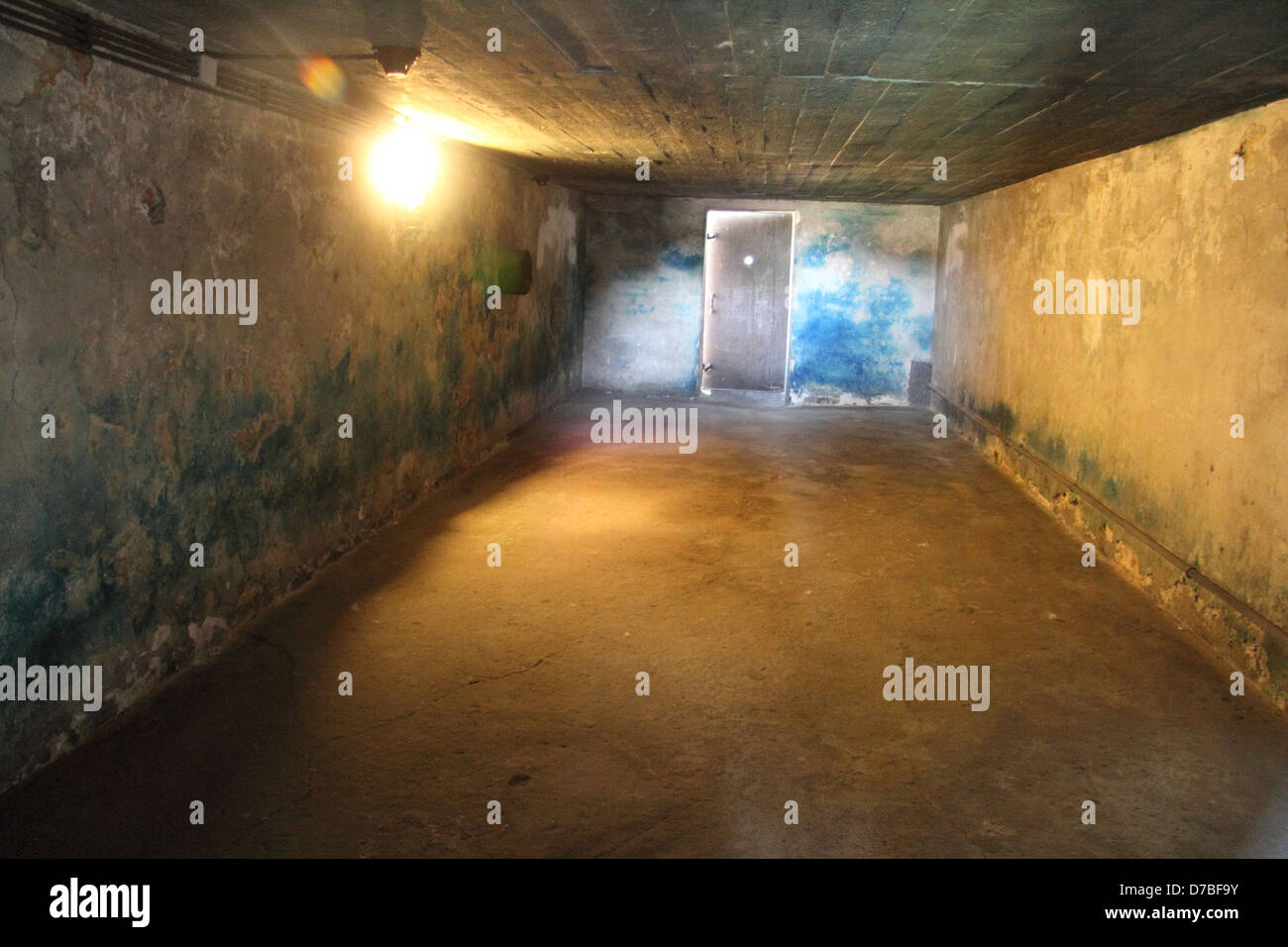 Die Gaskammer an barrack 41 in Majdanek Todeslager mit blauen Flecken Aufdruck auf der Wand von Gas-Effekte Stockfoto