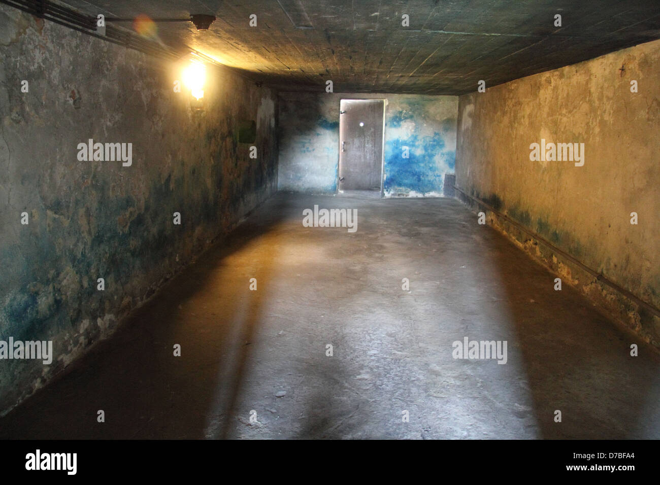 Die Gaskammer an barrack 41 in Majdanek Todeslager mit blauen Flecken Aufdruck auf der Wand von Gas-Effekte Stockfoto