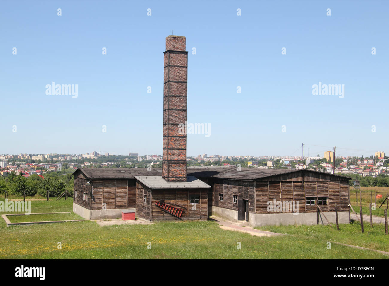 Das Krematorium Gebäude im Vernichtungslager Majdanek in Polen. Lublin ist im Hintergrund Stockfoto